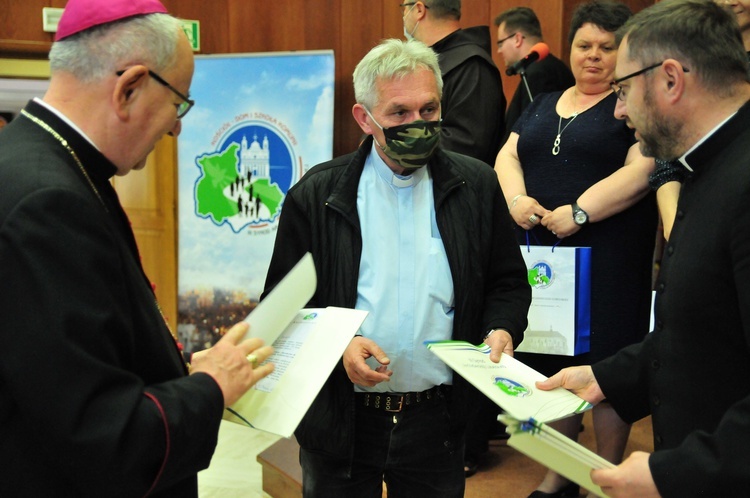 Nominacje dla członków komisji synodalnych