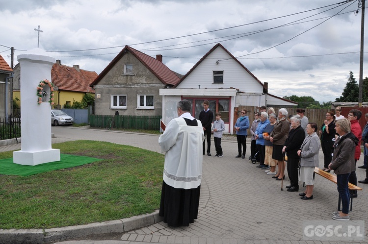 W Retkowie przeniesiono kapliczkę