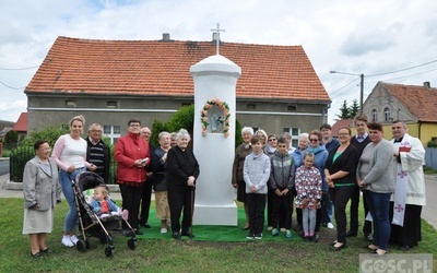 W Retkowie przeniesiono kapliczkę