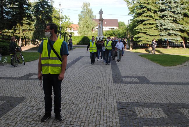 Męski Różaniec w Stalowej Woli