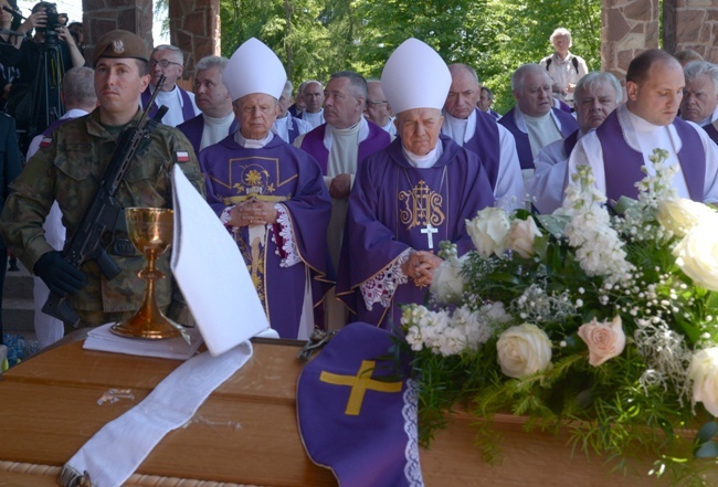 Pogrzeb ks. inf. Czesława Wali