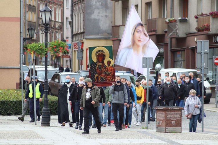 Męski Różaniec - czerwiec