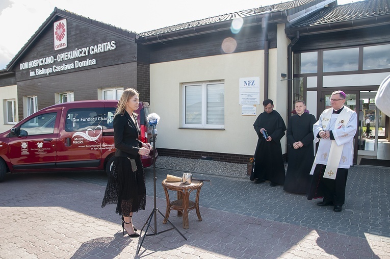 Prezent dla darłowskiego hospicjum 