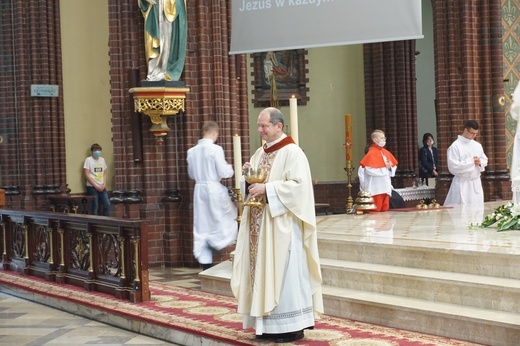 Maturzyści w bazylice św. Antoniego