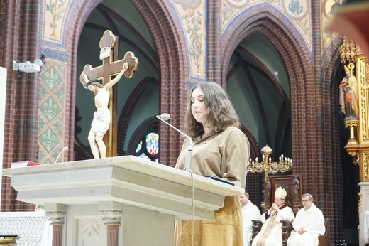 Maturzyści w bazylice św. Antoniego