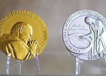 ▲	Medal annualny „Anno XI 1989 r.”, którego tematem jest list apostolski „Mulieris dignitatem”.