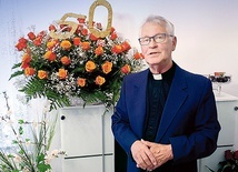 Ks. Jan Mazur w czasie wizyty kolegów z dekanatu.