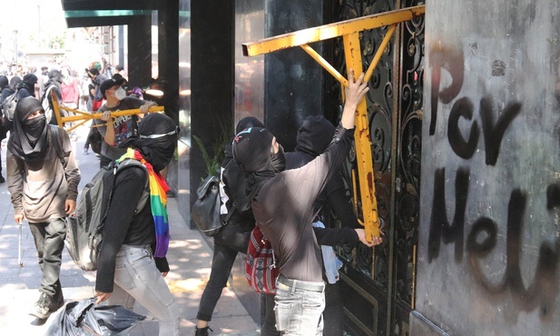 Ataki na kościoły podczas demonstracji w Meksyku