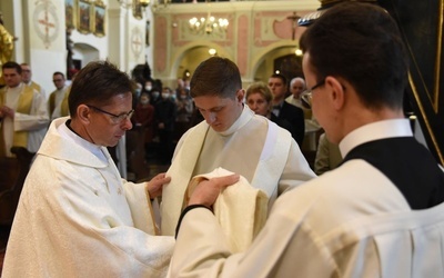 Księża w Męcinie, Kaninie, Lubaszowej, Szyku i Królówce nie mają koronawirusa