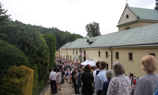 Karmelici bosi z Czernej odwołują tradycyjną procesję Bożego Ciała