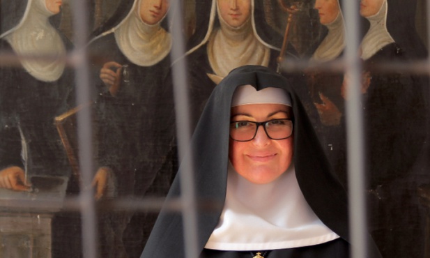 S. Maria Agnieszka od Boga Ojca w rozmównicy swojego klasztoru.