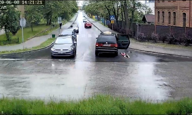 Tarnowskie Góry. Dziecko wypadło z samochodu. 4-latek jechał z ojcem