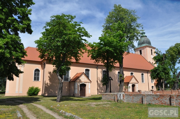 Odwiedzamy najdłuższy wiejski kościół w diecezji