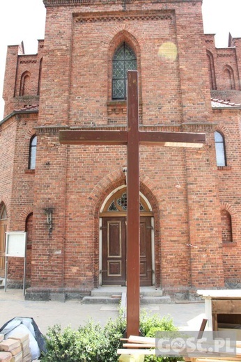 Kościół w Lutolu Suchym rok po pożarze