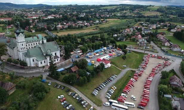 Sanktuarium i klasztor w Tuchowie.