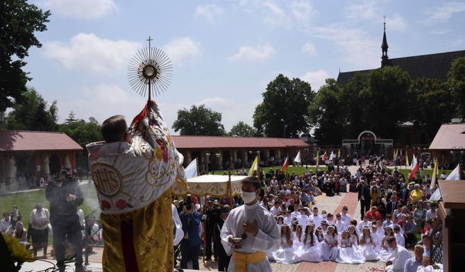 Błogosławieństwo Najświętszym Sakramentem.