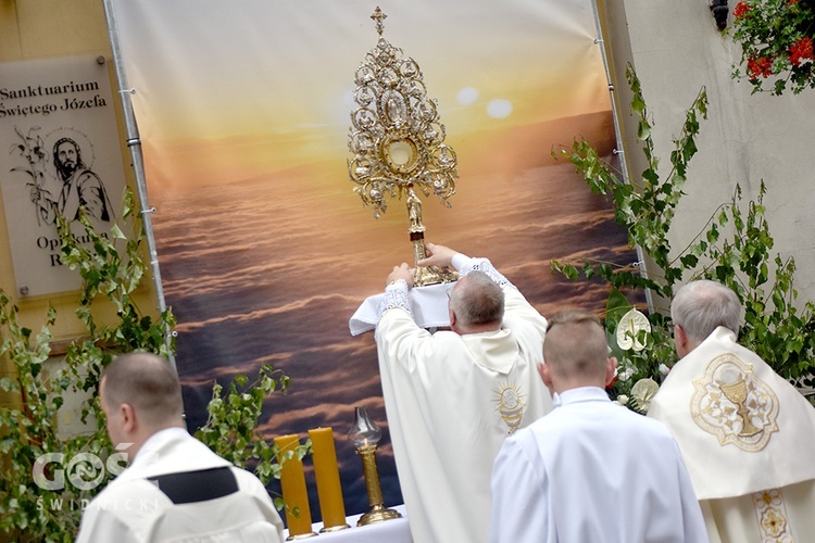 Boże Ciało z trzema biskupami w Świdnicy