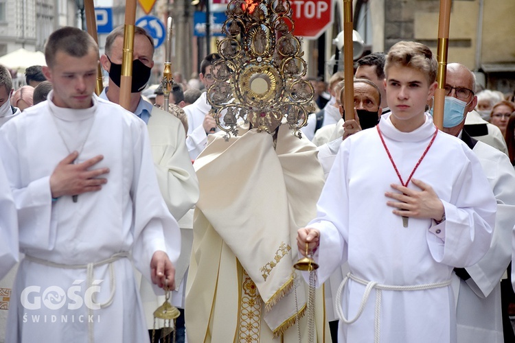 Boże Ciało z trzema biskupami w Świdnicy