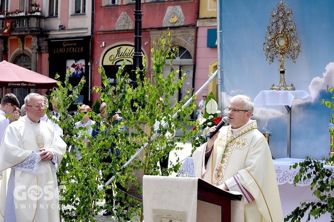 Boże Ciało z trzema biskupami w Świdnicy