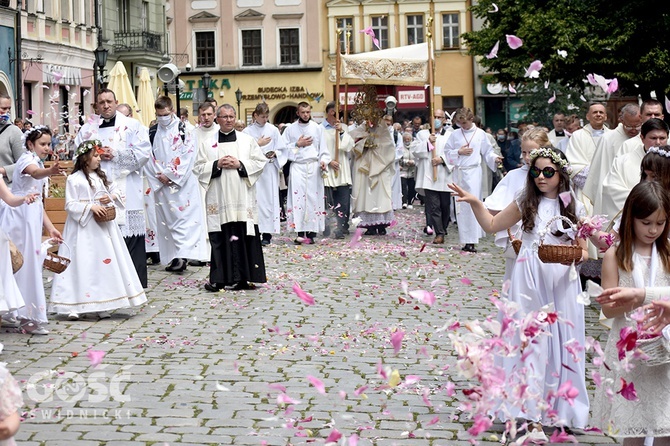 Boże Ciało z trzema biskupami w Świdnicy