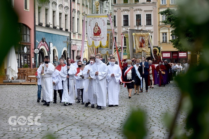 Boże Ciało z trzema biskupami w Świdnicy