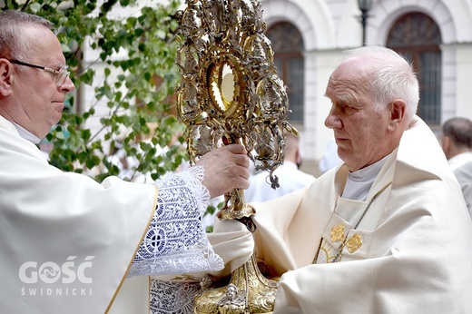 Boże Ciało z trzema biskupami w Świdnicy