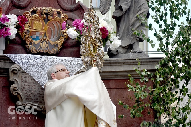 Boże Ciało z trzema biskupami w Świdnicy