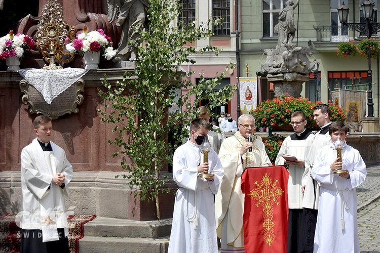 Boże Ciało z trzema biskupami w Świdnicy