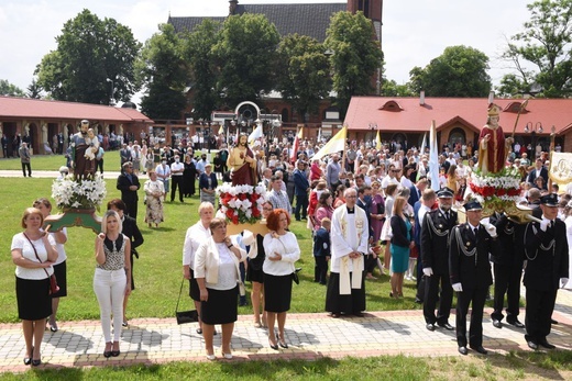 Boże Ciało i I Komunia w Szczepanowie 