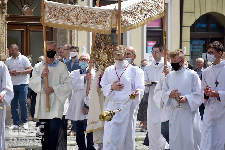 Boże Ciało z trzema biskupami w Świdnicy