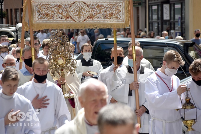 Boże Ciało z trzema biskupami w Świdnicy