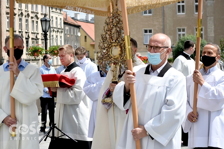 Boże Ciało z trzema biskupami w Świdnicy