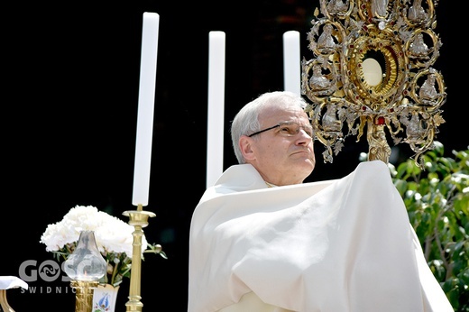 Boże Ciało z trzema biskupami w Świdnicy