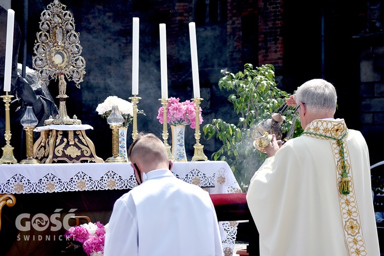 Boże Ciało z trzema biskupami w Świdnicy