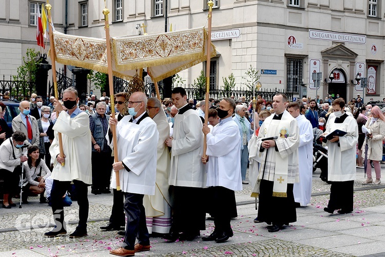 Boże Ciało z trzema biskupami w Świdnicy