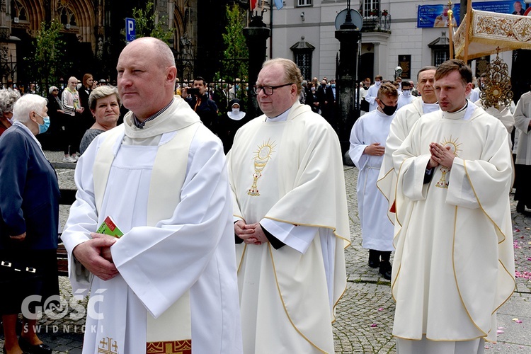 Boże Ciało z trzema biskupami w Świdnicy