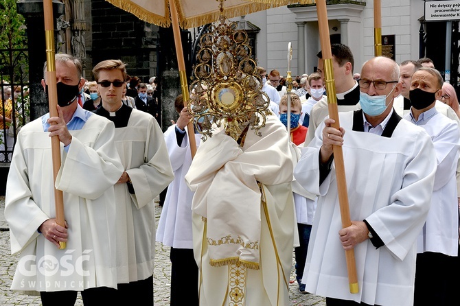 Boże Ciało z trzema biskupami w Świdnicy