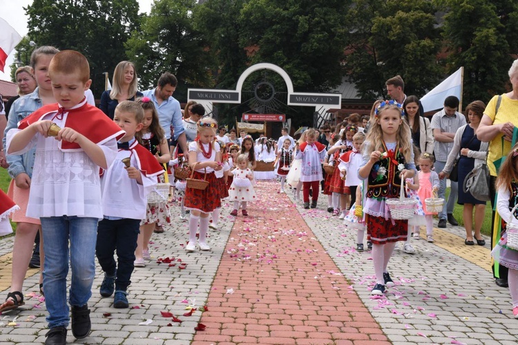 Boże Ciało i I Komunia w Szczepanowie 