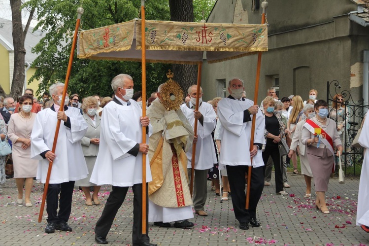 Tarnobrzeg. Procesja w parafii ojcow dominikanów