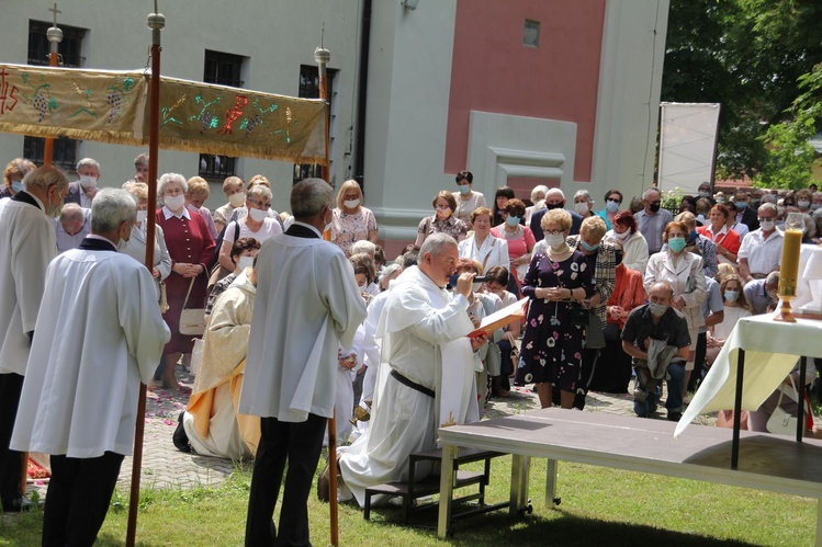 Tarnobrzeg. Procesja w parafii ojcow dominikanów