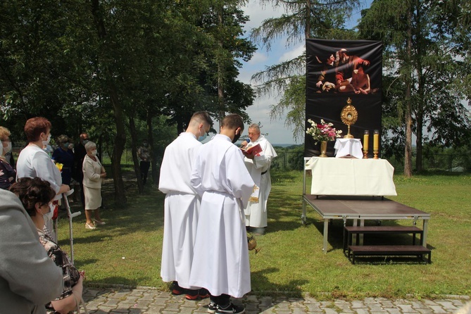 Tarnobrzeg. Procesja w parafii ojcow dominikanów