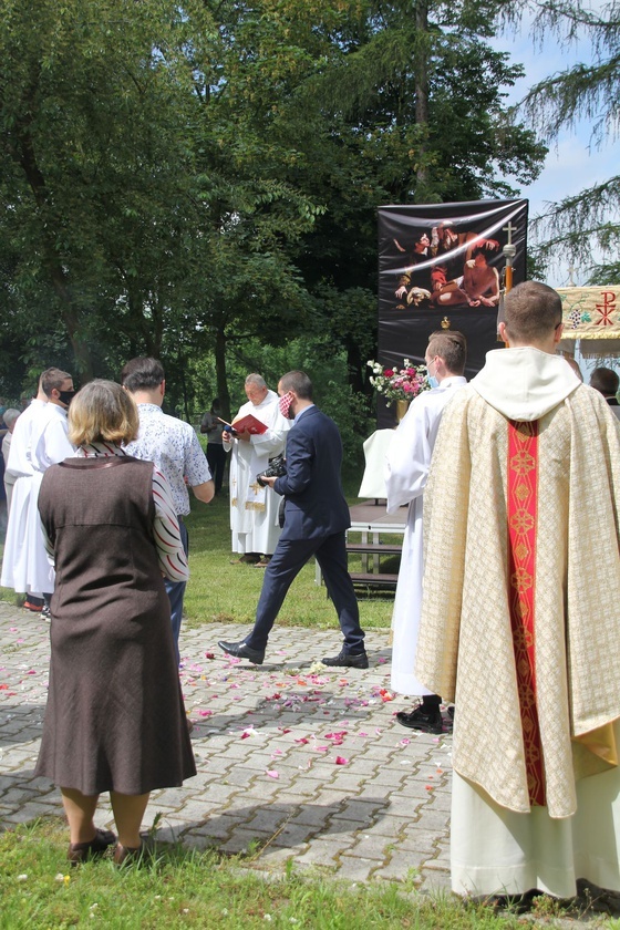 Tarnobrzeg. Procesja w parafii ojcow dominikanów