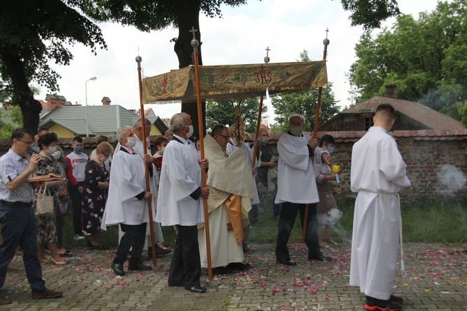 Tarnobrzeg. Procesja w parafii ojcow dominikanów