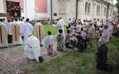 Tarnobrzeg. Procesja w parafii ojcow dominikanów