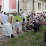 Tarnobrzeg. Procesja w parafii ojcow dominikanów