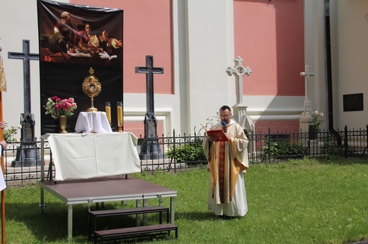 Tarnobrzeg. Procesja w parafii ojcow dominikanów