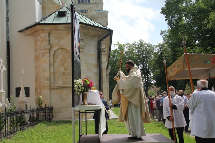 Tarnobrzeg. Procesja w parafii ojcow dominikanów