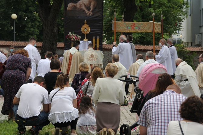 Tarnobrzeg. Procesja w parafii ojcow dominikanów