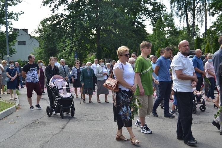 Tarnobrzeg. Procesja w parafii Chrystusa Króla