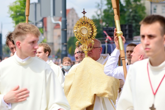 Olsztyn. Centralna procesja Bożego Ciała